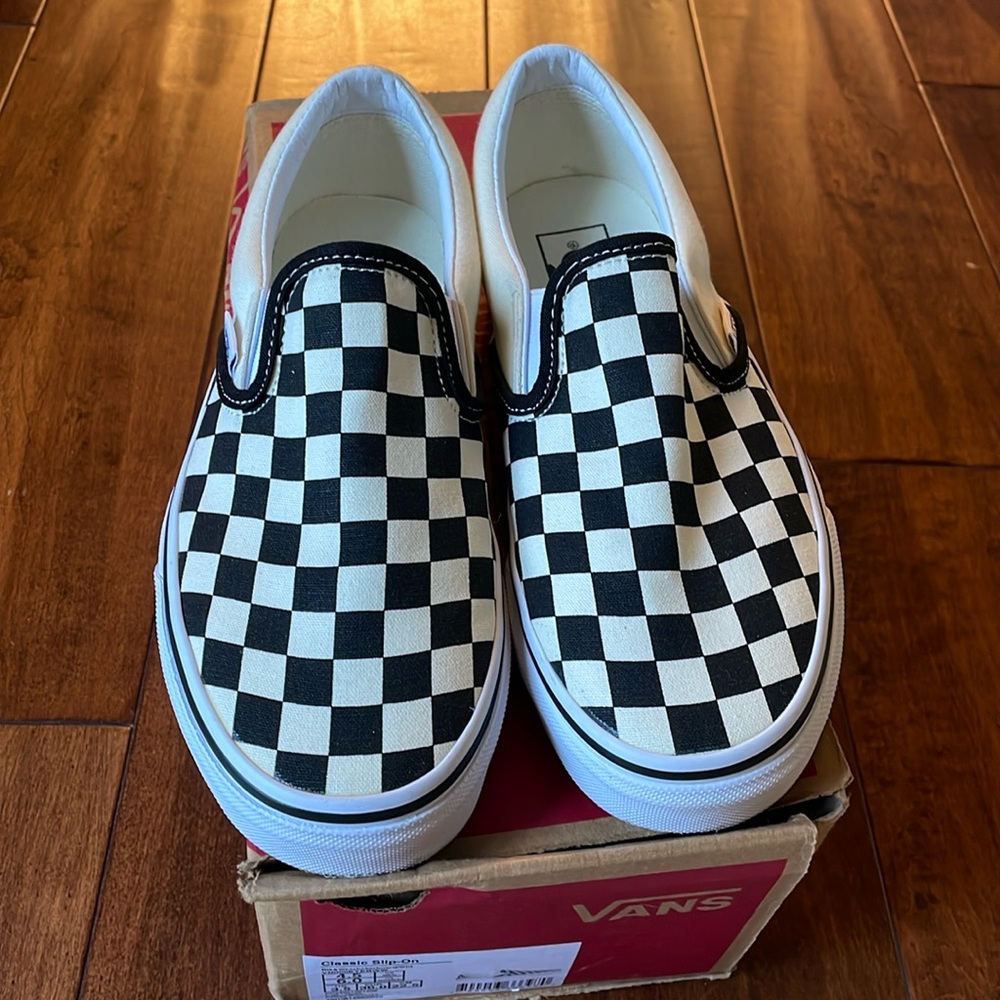 Women’s Vans Classic Slip-On in checkerboard white/bkack, size 6.0